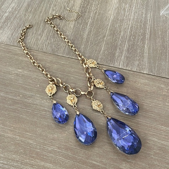 Jewelry - Blue large stone necklace